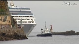 Espectacular llegada de un crucero al puerto de Pasaia [upl. by Kram]